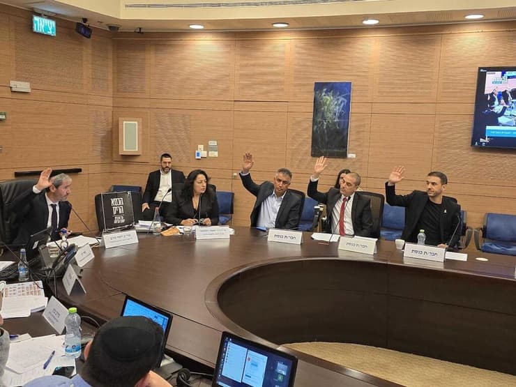 ועדת החינול הצעת חוק המצלמות - הגנה על הגיל הרך