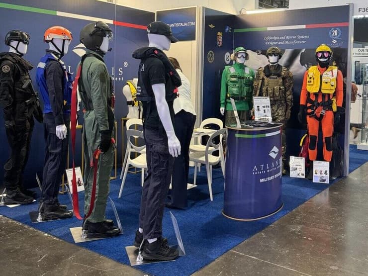 תערוכת הנשק הימי הגדולה בעולם יורונבל