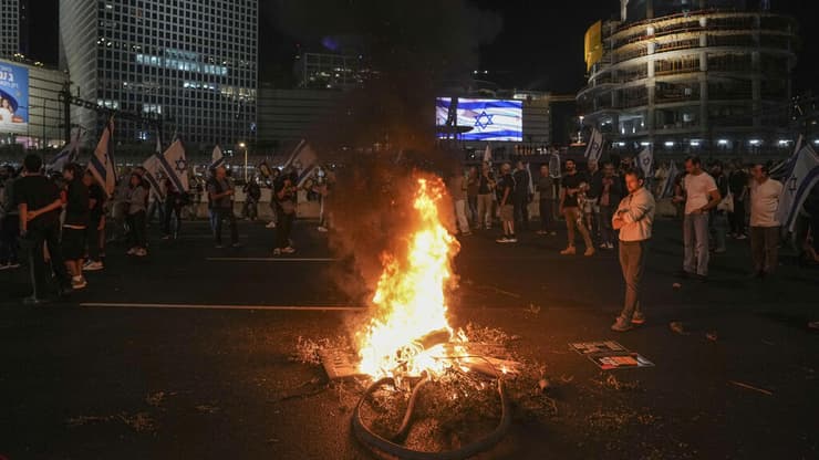  מחאה נגד פיטורי שר הביטחון יואב גלנט בצומת קפלן