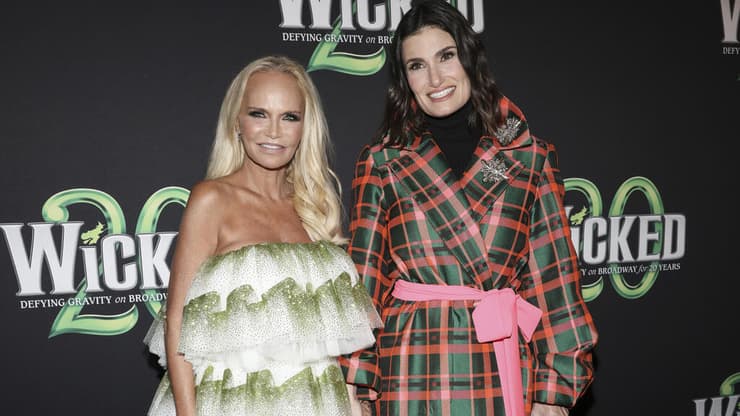 אידינה מנזל וקריסטין צ'נוות