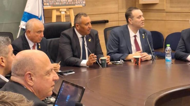 ח"כ דוידסון והשר זוהר בדיון