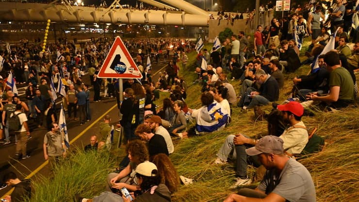  מחאה נגד פיטורי שר הביטחון יואב גלנט בצומת קפלן