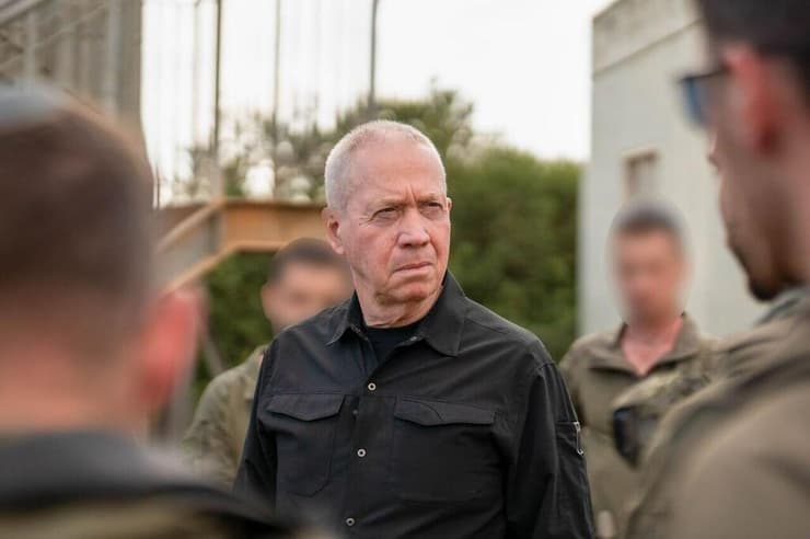 שר הביטחון יואב גלנט בשיחה עם לוחמי אגוז
