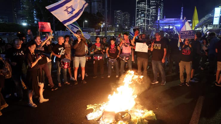  מחאה נגד פיטורי שר הביטחון יואב גלנט בצומת קפלן