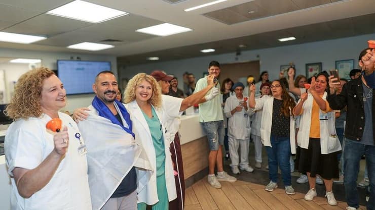 נתי גנון בזמן השחרור מהשיקום באיכילוב