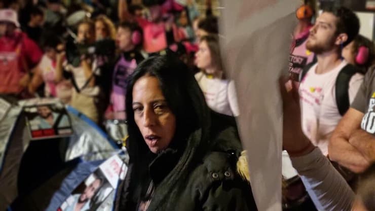 עינב צנגאוקר בהפגנה מול מעון ראש הממשלה נתניהו בירושלים עינב צנגאוקר בהפגנה מול מעון ראש הממשלה בנימין נתניהו בירושלים