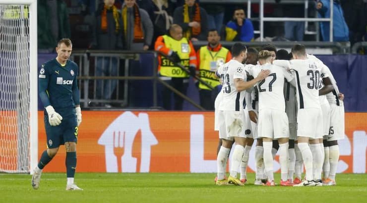 שחקני יאנג בויז חוגגים