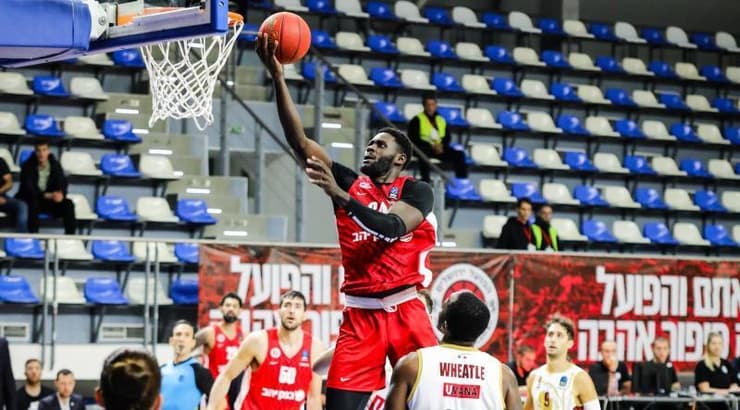 דרק אוגביידה עולה לסל