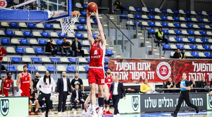 אור קורנליוס מזנק