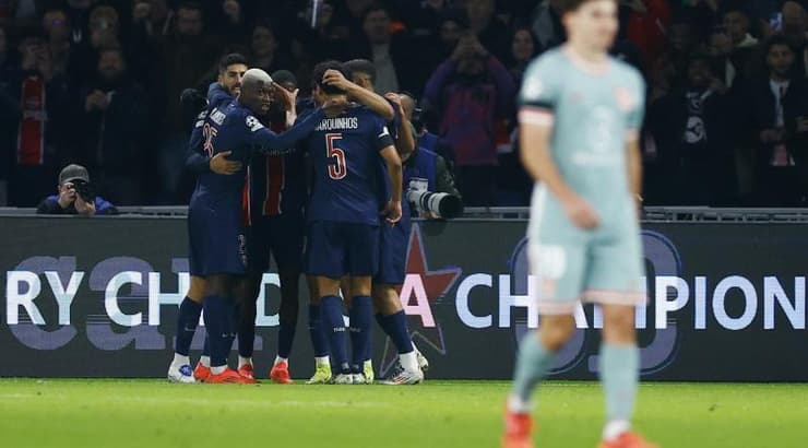 שחקני פאריס סן ז'רמן חוגגים (רויטרס) שחקני פאריס סן ז'רמן חוגגים