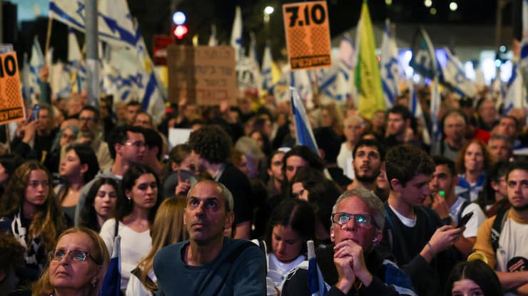 ההפגנה בירושלים, הערב (צילום: REUTERS/Ronen Zvulun) מחאה בירושלים