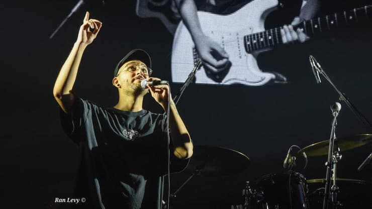 איתי תורן במופע המחווה לדן תורן בבארבי (צילום: רן לוי) איתי תורן במופע המחווה לדן תורן בבארבי