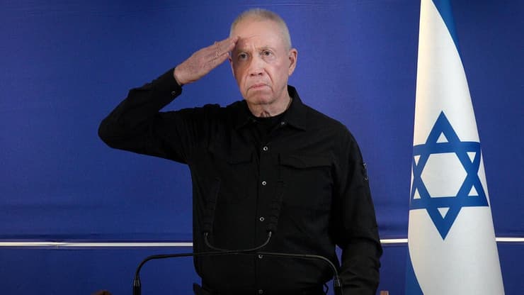 יואב גלנט מצדיע