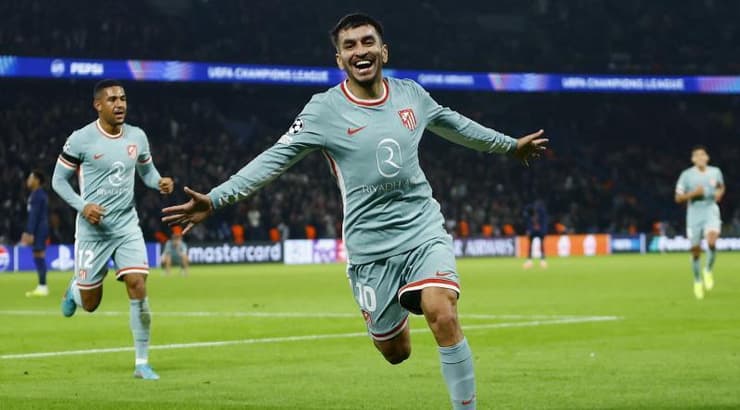 אנחל קוראה בטירוף (רויטרס) אנחל קוראה בטירוף