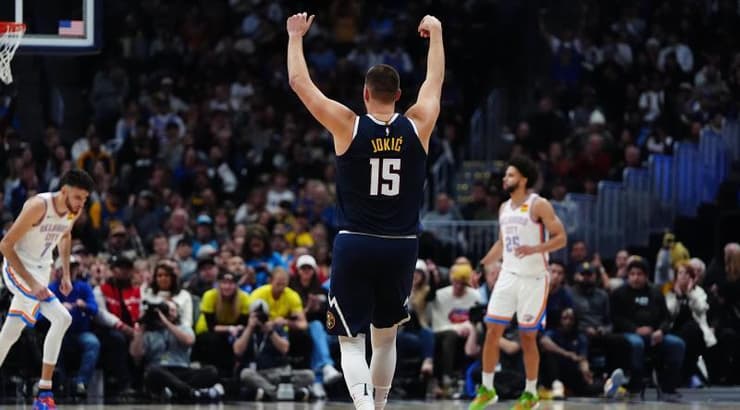 ניקולה יוקיץ' חוגג