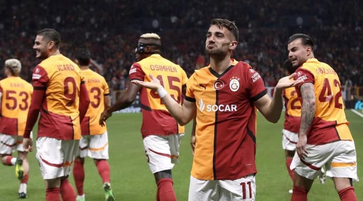 שחקני גלאטסראיי חוגגים