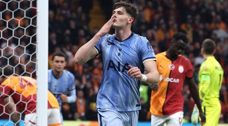 וויל לנקשיר חוגג