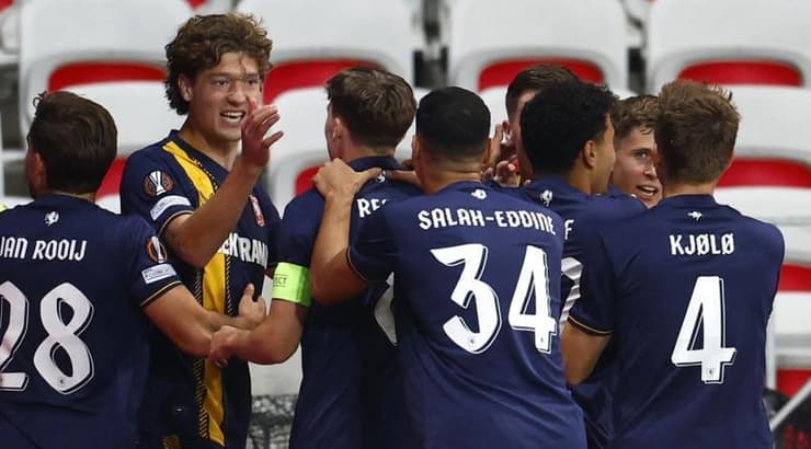 שחקני טוונטה חוגגים