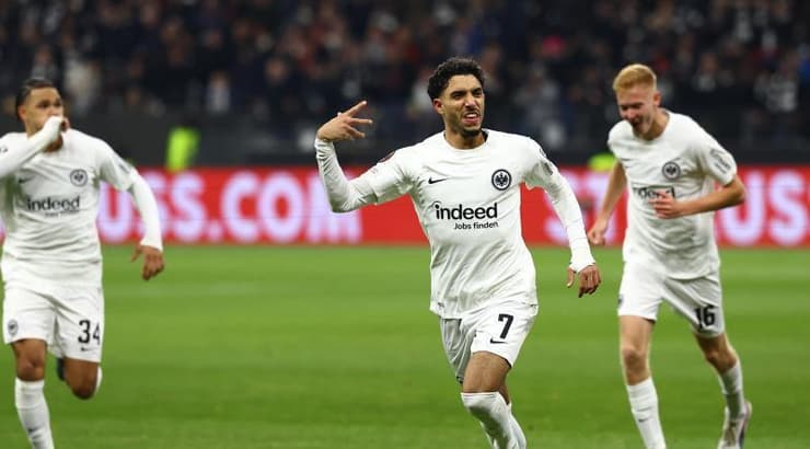 שחקני פרנקפורט חוגגים