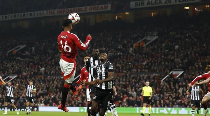 השער של אמאד דיאלו