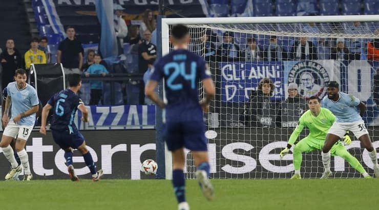 השער של סטפן אוסטקיו