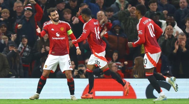 שחקני מנצ'סטר יונייטד חוגגים