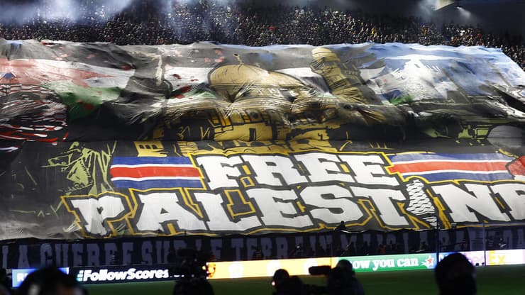 דגל הפריסה של אוהדי פ.ס.ז' למען פלסטין