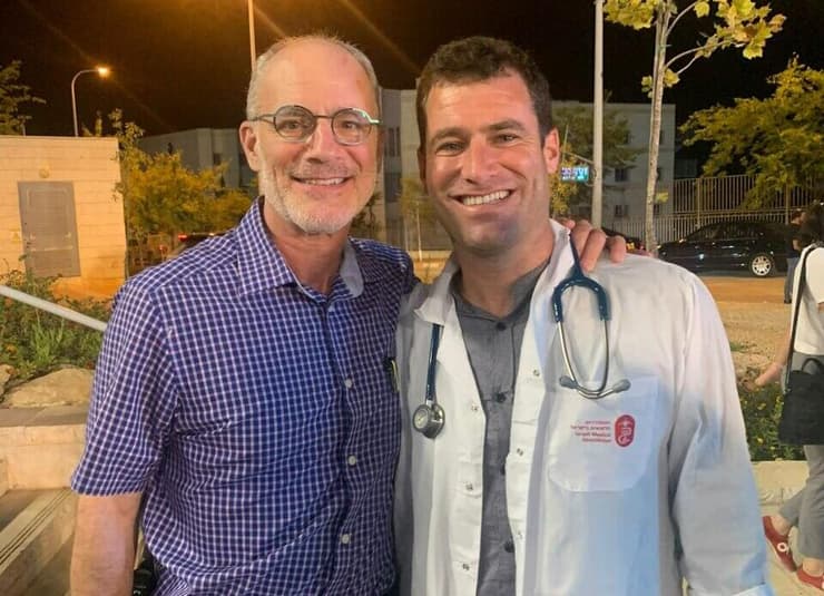 ד"ר יחיאל לייטר לצד בנו, משה ז"ל, שנפל במלחמה ד"ר יחיאל לייטר ובנו משה ז"ל