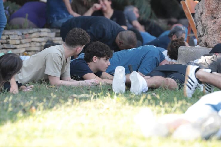 אזעקה בזמן טקס ההספדים לסיון שדה