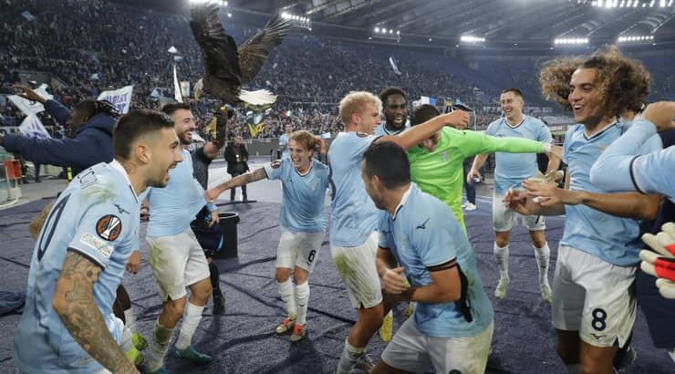 שחקני לאציו חוגגים בטירוף