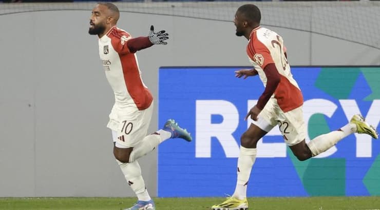 אלכסנדר לקאזט חוגג