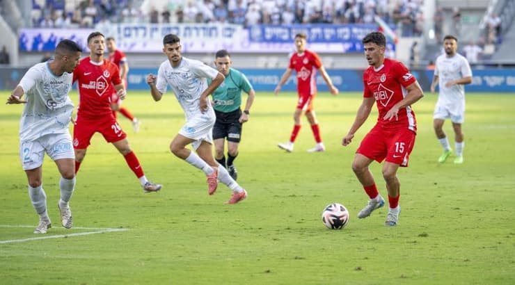 רועי אלקוקין בפעולה