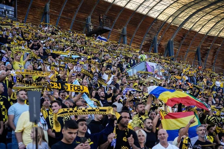 25 אלף הגיעו לטדי. אוהדי בית"ר (צילום: שלו שלום) אוהדי בית"ר