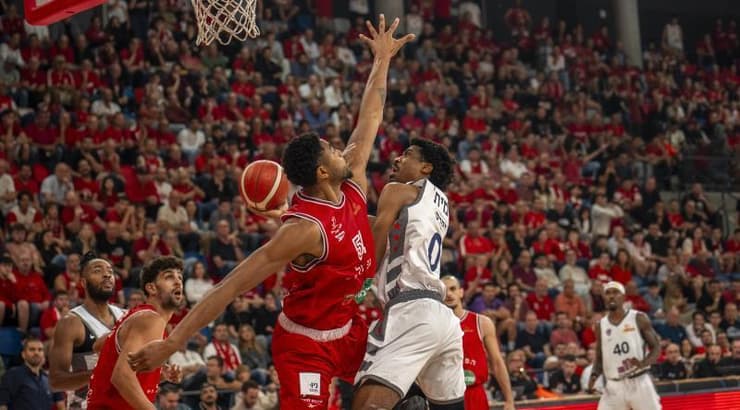 כריס סמית'  מול ברונו קבוקלו