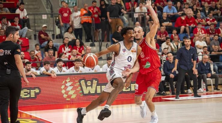 כריס סמית' מול גיא פלטין