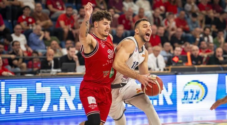 רז אדם מול נועם יעקב