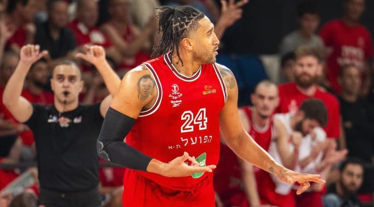 איש ויינרייט חוגג