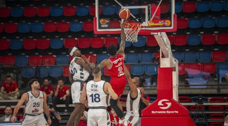 אנטוניו בלייקני מול שאבון לואיס