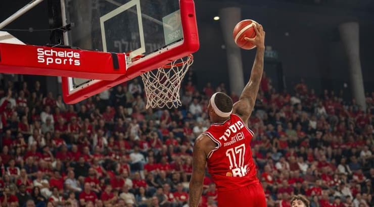 מרקוס פוסטר מטביע