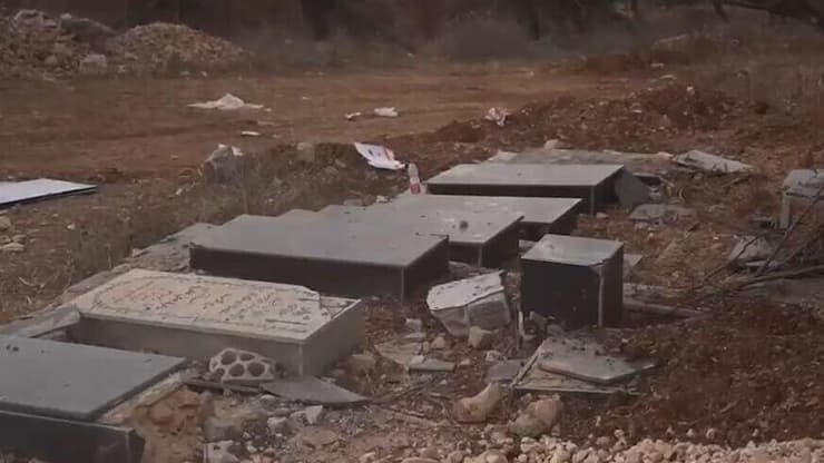  תיעוד של מתחם הטרור התת-קרקעי בתוך בית הקברות