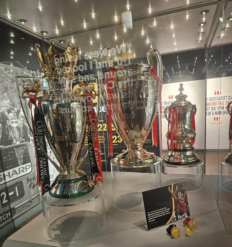 במוזיאון באולד טראפורד, התארים מעונת הטרבל זוכים למקום של כבוד (צילום: פרטי) התארים מעונת הטרבל זוכים למקום של כבוד