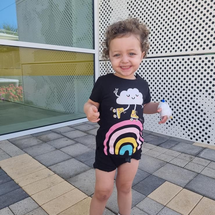 מחייכת ומאושרת. נויה אשכנזי כיום נויה אשכנזי