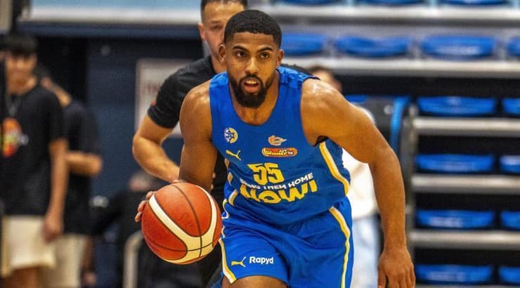 דייויד דה ג'וליוס (רועי כפיר) דייויד דה ג'וליוס