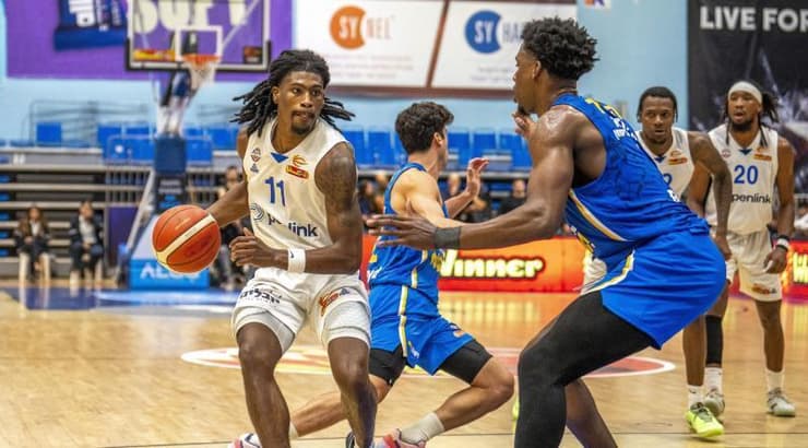 ג'ימי קלארק מול ג'יילן הורד (רועי כפיר) ג'ימי קלארק מול ג'יילן הורד