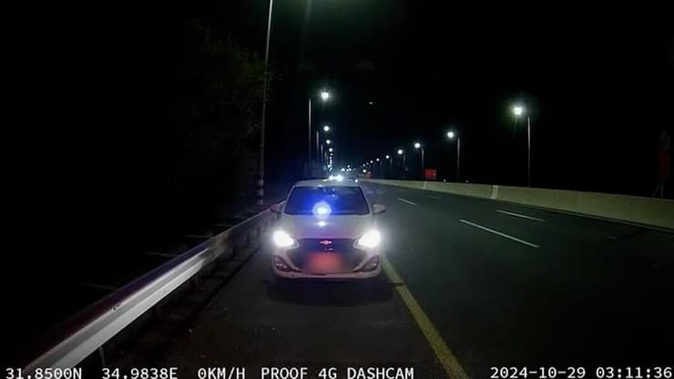 מתוך התיעוד מכביש 1 משטרת ישראל עצרה עבריינים בהתחזות לשוטרים ודקירת נהג