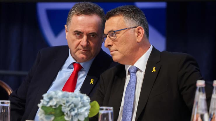 "מתקדמים להסדרה" ו"ניצחנו את חיזבאללה". האמירות של סער וכ"ץ, לפני המטחים (צילום: Menahem KAHANA / AFP) גדעון סער וישראל כץ