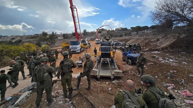  תיעוד של מתחם הטרור התת-קרקעי בתוך בית הקברות