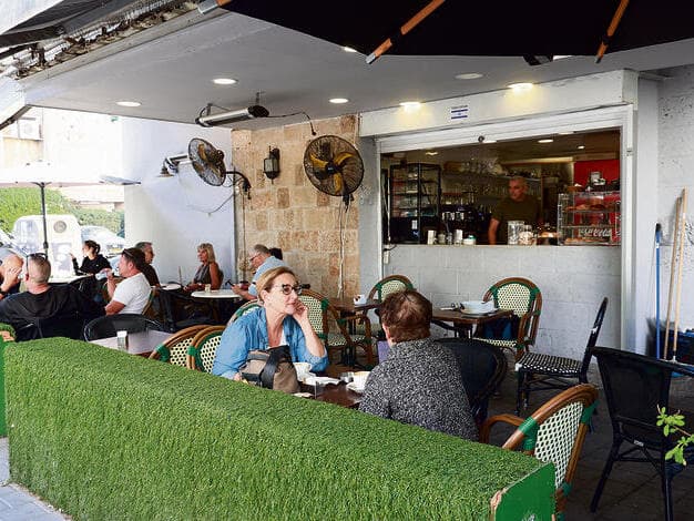 "קפה דקל" (צילום: אביגיל עוזי) yk14140094