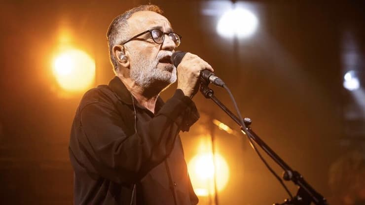 אהוד בנאי מתוך המופע "חברים שרים קורין אלאל"