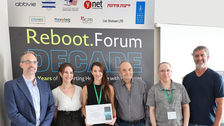 Mentaily - הזוכים במקום הראשון במסלול ברה"ן. מימין לשמאל: היזם ד"ר אסף כספי; עורך הבריאות של ynet אורן רייס; יו"ר פורום Reboot, ד"ר יצחק ברלוביץ'; היזמיות איריס שטיין ומאיה שלו; המנהל המדעי של Reboot, פרופ' רן בליצר (אבישי פינקלשטיין) Mentaily - הזוכים במקום הראשון במסלול ברה"ן. מימין לשמאל: היזם ד"ר אסף כספי; עורך הבריאות של ynet אורן רייס; יו"ר פורום Reboot, ד"ר יצחק ברלוביץ'; היזמיות איריס שטיין ומאיה שלו; המנהל המדעי של Reboot, פרופ' רן בליצר